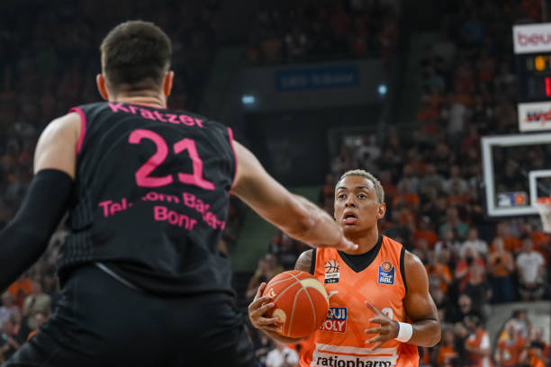 老鹰在3月 老鹰在3月