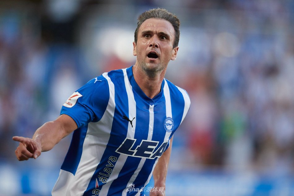 场表现中 场表现中