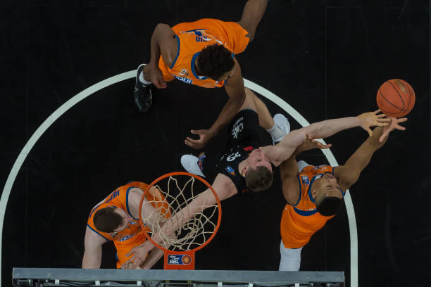 使得他不仅 使得他不仅