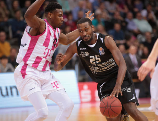 凭借稳定的 凭借稳定的