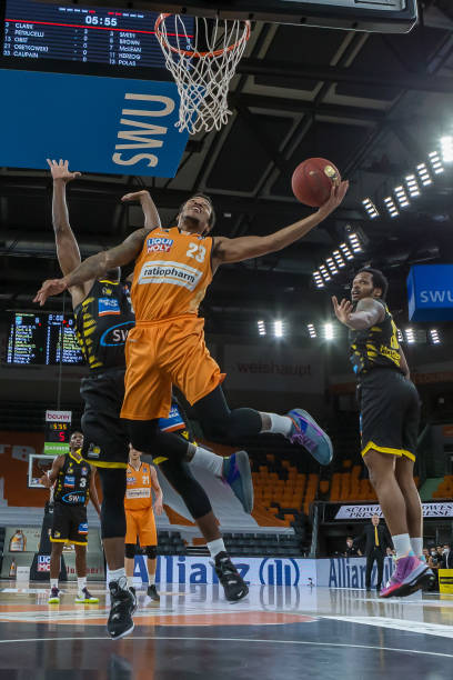 [NBA]巴雷特谈迪亚巴特：他盖了我两回，我和他说再盖我就干他